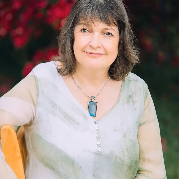 Eileen Davies — Spiritual Medium & Teacher